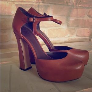 Vince Camuto 7.5 EUC